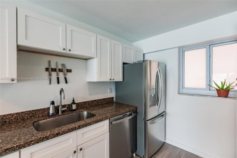 Copropriété à vendre à Miami Beach, Floride: 1 chambre, 67.82 m2 № 1352199 - photo 4