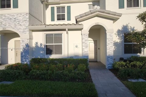 Townhouse in Homestead, Florida 3 bedrooms, 124.58 sq.m. № 1352149 - photo 1