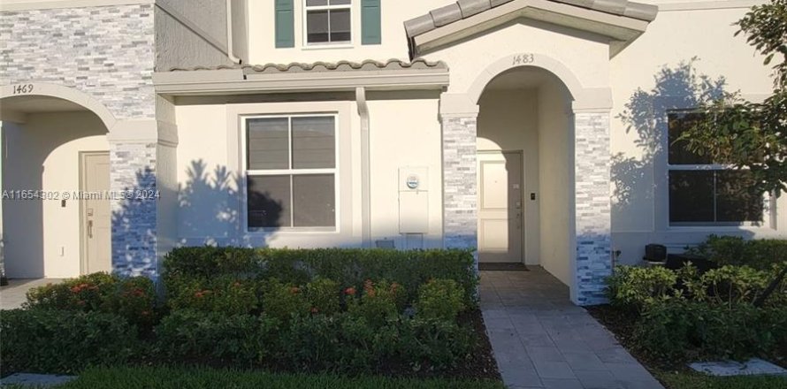 Townhouse in Homestead, Florida 3 bedrooms, 124.58 sq.m. № 1352149