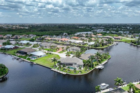 Villa ou maison à vendre à Punta Gorda, Floride: 3 chambres, 253.72 m2 № 1302373 - photo 2