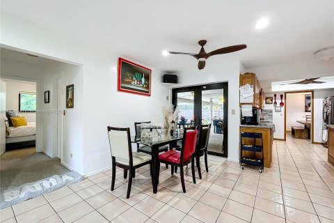 House in Coral Springs, Florida 3 bedrooms, 173.63 sq.m. № 1293526 - photo 22