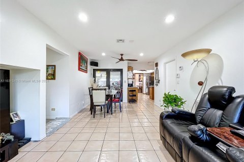 Casa en venta en Coral Springs, Florida, 3 dormitorios, 173.63 m2 № 1293526 - foto 7