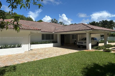 House in Coral Gables, Florida 6 bedrooms, 384.62 sq.m. № 1294965 - photo 1