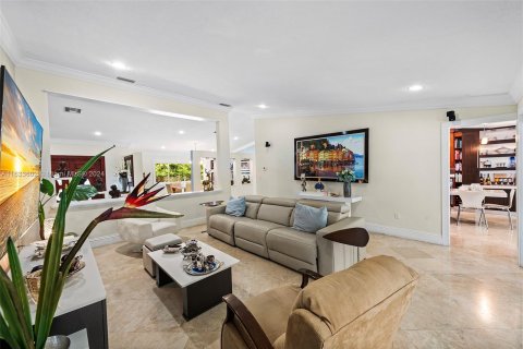 House in Coral Gables, Florida 6 bedrooms, 384.62 sq.m. № 1294965 - photo 29