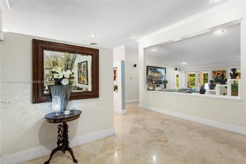 House in Coral Gables, Florida 6 bedrooms, 384.62 sq.m. № 1294965 - photo 11