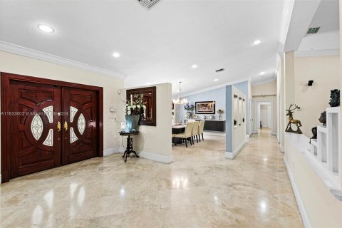 House in Coral Gables, Florida 6 bedrooms, 384.62 sq.m. № 1294965 - photo 9