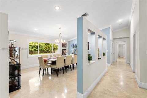 House in Coral Gables, Florida 6 bedrooms, 384.62 sq.m. № 1294965 - photo 23