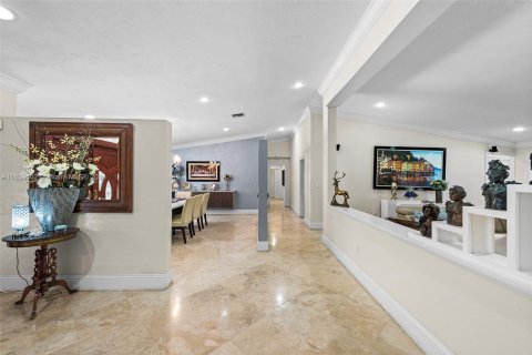 House in Coral Gables, Florida 6 bedrooms, 384.62 sq.m. № 1294965 - photo 10