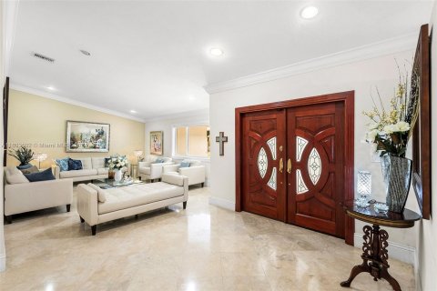 House in Coral Gables, Florida 6 bedrooms, 384.62 sq.m. № 1294965 - photo 8