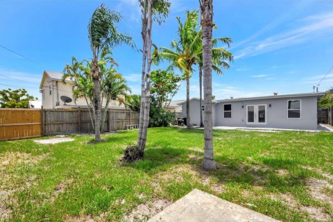 Villa ou maison à vendre à Lake Worth, Floride: 3 chambres, 151.06 m2 № 1231313 - photo 1