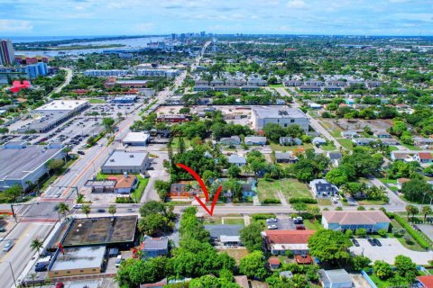 Commercial property in Lake Park, Florida 83.61 sq.m. № 1231344 - photo 17