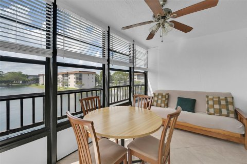 Copropriété à vendre à Tamarac, Floride: 2 chambres, 117.99 m2 № 1049998 - photo 18