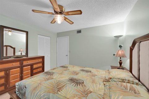 Copropriété à vendre à Tamarac, Floride: 2 chambres, 117.99 m2 № 1049998 - photo 6