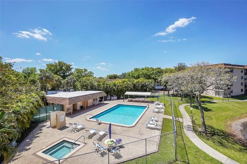 Copropriété à vendre à Tamarac, Floride: 2 chambres, 117.99 m2 № 1049998 - photo 23