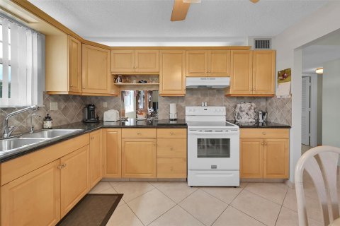 Copropriété à vendre à Tamarac, Floride: 2 chambres, 117.99 m2 № 1049998 - photo 15