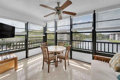 Copropriété à vendre à Tamarac, Floride: 2 chambres, 117.99 m2 № 1049998 - photo 17