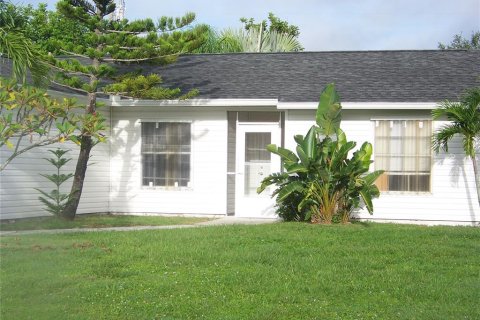 House in Cape Coral, Florida 3 bedrooms, 115.38 sq.m. № 1357887 - photo 4