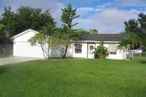 House in Cape Coral, Florida 3 bedrooms, 115.38 sq.m. № 1357887 - photo 1