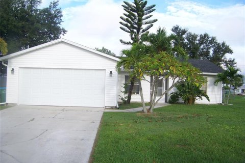 Villa ou maison à vendre à Cape Coral, Floride: 3 chambres, 115.38 m2 № 1357887 - photo 2