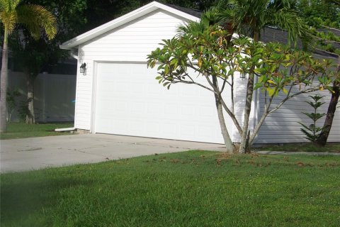 House in Cape Coral, Florida 3 bedrooms, 115.38 sq.m. № 1357887 - photo 5