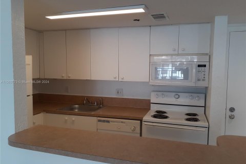 Condo in Miami, Florida, 1 bedroom  № 1095380 - photo 4