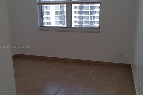 Condo in Miami, Florida, 1 bedroom  № 1095380 - photo 7