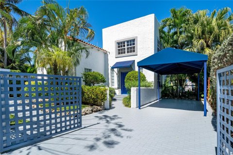 Villa ou maison à vendre à Miami Beach, Floride: 5 chambres, 293.85 m2 № 1240524 - photo 1