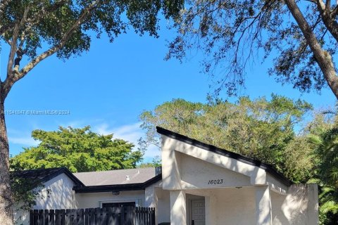 Townhouse in Weston, Florida 2 bedrooms, 138.42 sq.m. № 1037604 - photo 24