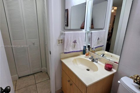 Condominio en venta en North Lauderdale, Florida, 1 dormitorio, 80.82 m2 № 1037659 - foto 8