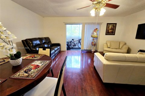 Condominio en venta en North Lauderdale, Florida, 1 dormitorio, 80.82 m2 № 1037659 - foto 15