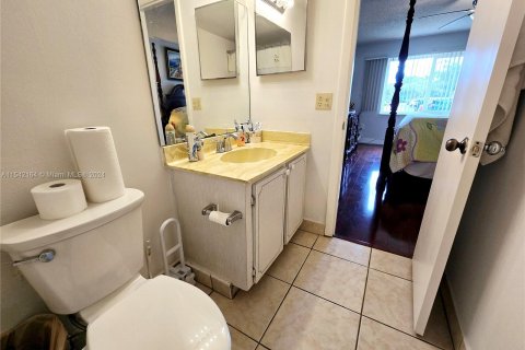 Condominio en venta en North Lauderdale, Florida, 1 dormitorio, 80.82 m2 № 1037659 - foto 5