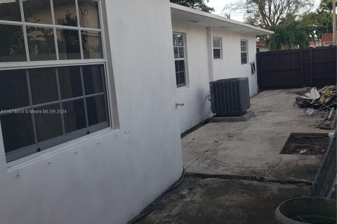 Casa en venta en Miami, Florida, 3 dormitorios, 172.61 m2 № 1398027 - foto 8