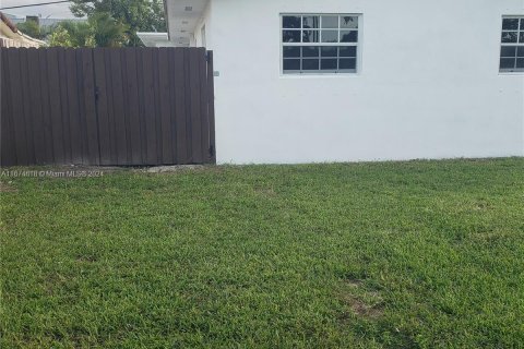 Casa en venta en Miami, Florida, 3 dormitorios, 172.61 m2 № 1398027 - foto 3