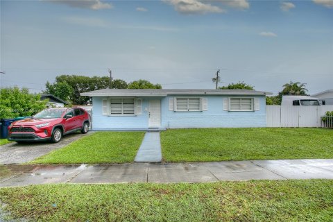 Casa en venta en Miami, Florida, 3 dormitorios, 135.17 m2 № 1398026 - foto 1