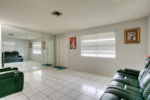 Casa en venta en Miami, Florida, 3 dormitorios, 135.17 m2 № 1398026 - foto 6