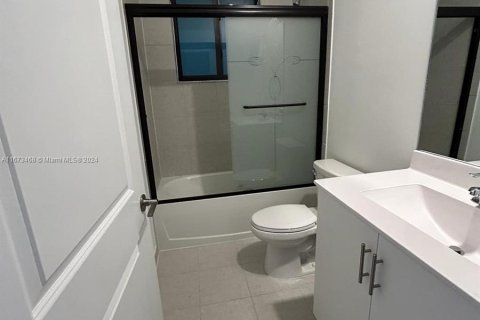 Propiedad comercial en alquiler en Miami, Florida, 1 dormitorio, 46.45 m2 № 1396297 - foto 5