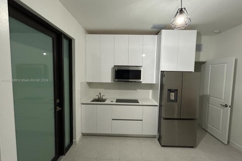 Propiedad comercial en alquiler en Miami, Florida, 1 dormitorio, 46.45 m2 № 1396297 - foto 1