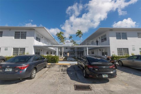 Apartamento en alquiler en Hollywood, Florida, 2 dormitorios № 1396252 - foto 17