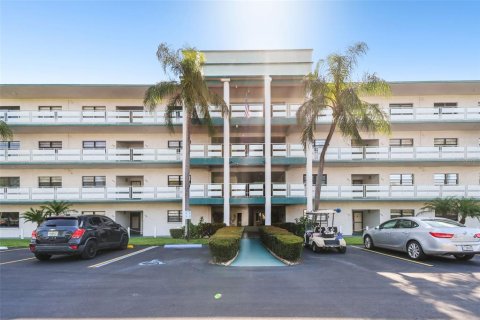 Condominio en venta en Saint Petersburg, Florida, 2 dormitorios, 105.44 m2 № 1393198 - foto 1