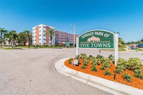 Condominio en venta en Saint Petersburg, Florida, 2 dormitorios, 105.44 m2 № 1393198 - foto 19