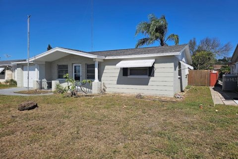 House in Holiday, Florida 3 bedrooms, 103.68 sq.m. № 1409995 - photo 2