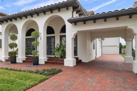 Villa ou maison à vendre à Tampa, Floride: 4 chambres, 284.37 m2 № 1410040 - photo 3