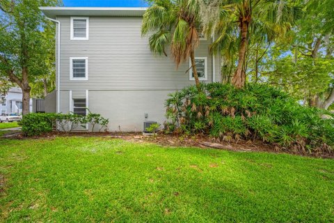 Condo in Tampa, Florida, 1 bedroom  № 1250523 - photo 23