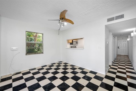 Condo in Tampa, Florida, 1 bedroom  № 1250523 - photo 13