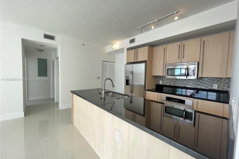 Condo in Miami, Florida, 2 bedrooms  № 1345310 - photo 13