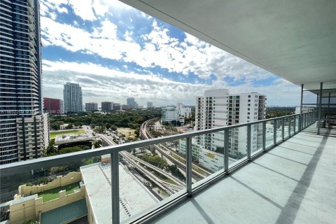 Condo in Miami, Florida, 2 bedrooms  № 1345310 - photo 1