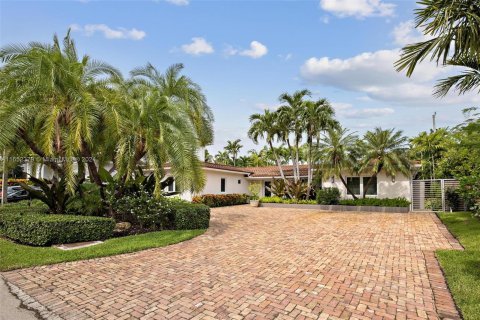 House in Key Biscayne, Florida 5 bedrooms, 215.53 sq.m. № 1345311 - photo 1