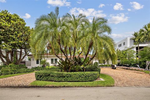 House in Key Biscayne, Florida 5 bedrooms, 215.53 sq.m. № 1345312 - photo 3