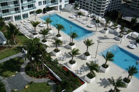 Condominio en alquiler en Miami, Florida, 1 dormitorio, 58.34 m2 № 1345314 - foto 8