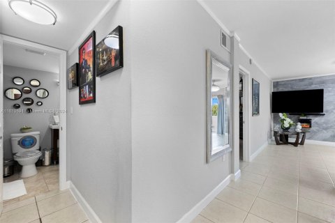 Condominio en venta en Miami, Florida, 1 dormitorio, 78.97 m2 № 1397408 - foto 11